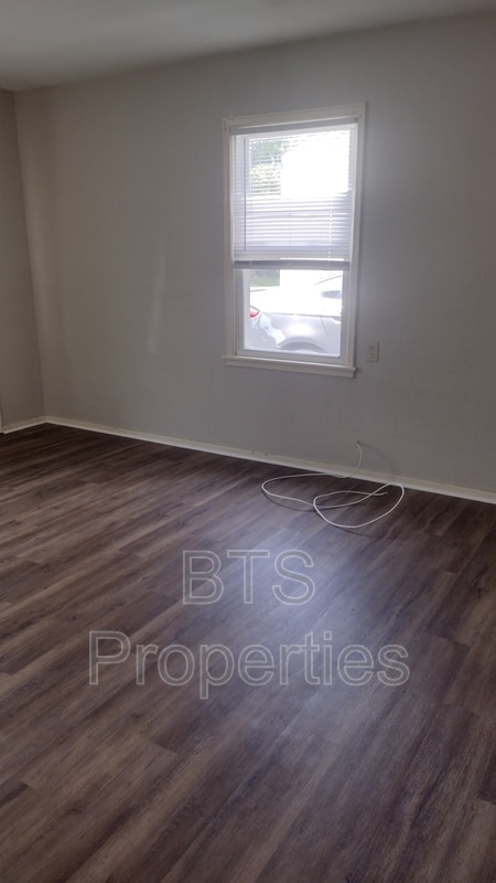 Building Photo - 717 E Gift Ave