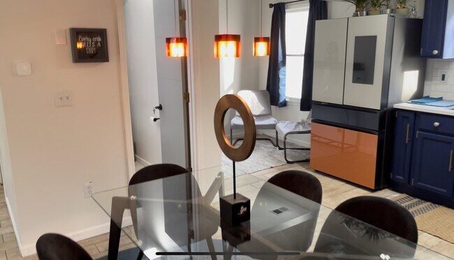Building Photo - Rooms For Rent
