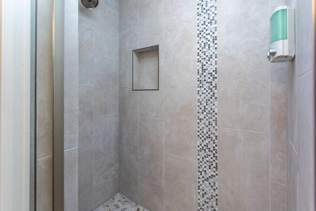 Building Photo - Stylish 3-Bedroom Townhome with Fireplace, Modern Kitchen & Spacious Layout!