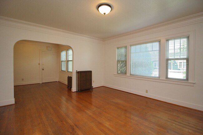 Building Photo - 2330 SE 22nd Ave