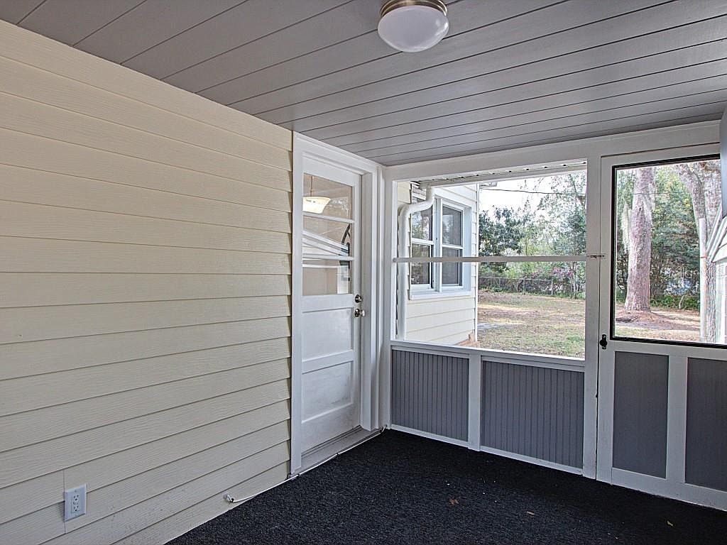 Screened-in Porch - 604 N Kentucky Ave