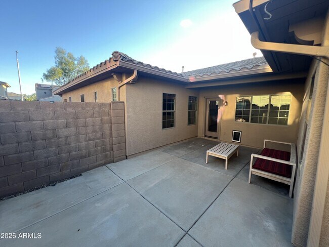 Building Photo - 13258 W Clarendon Ave