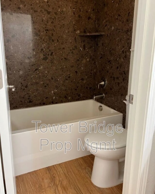 Building Photo - 3057 Village Park Dr