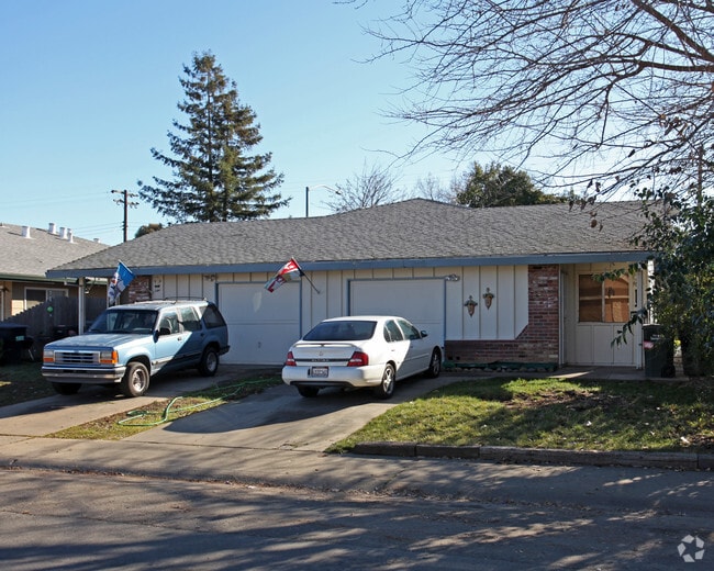 Primary Photo - 9070-9072 Salmon Falls Dr