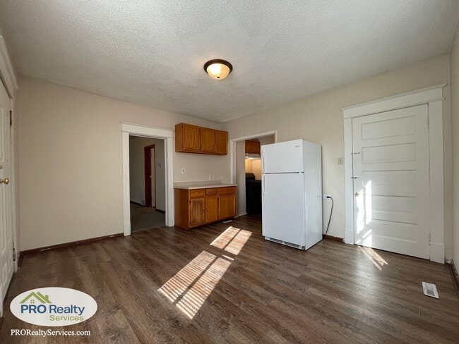 Building Photo - 3 Bedroom Plus Den Home