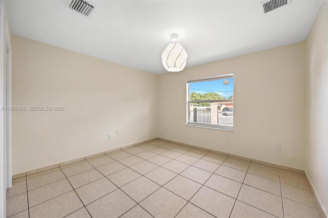 Building Photo - 3072 NW 14th St