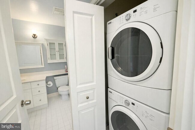 Building Photo - 5575 Seminary Rd