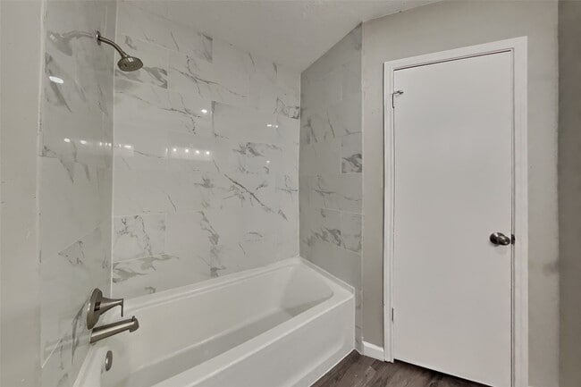 Building Photo - 8155 Big Oak Trail Dr