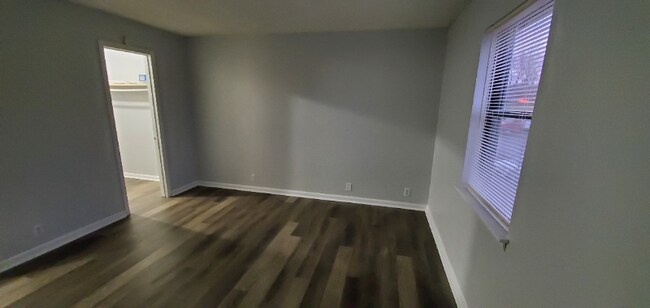 Building Photo - 270 Tampa Dr