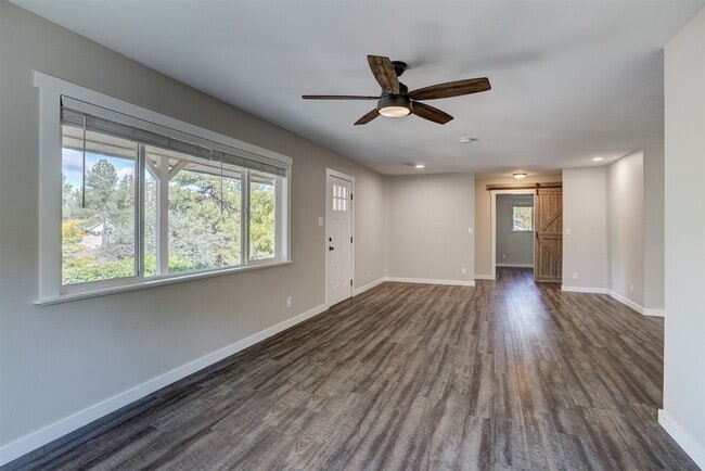 Building Photo - 237 S Hardin St