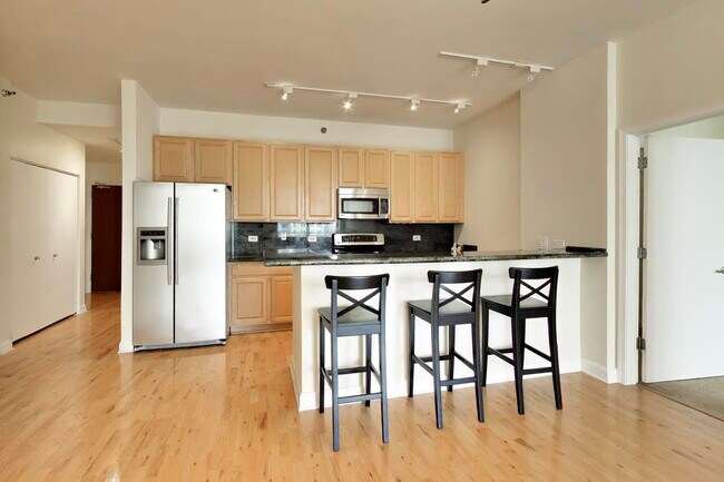 Building Photo - 1322 S Prairie Ave
