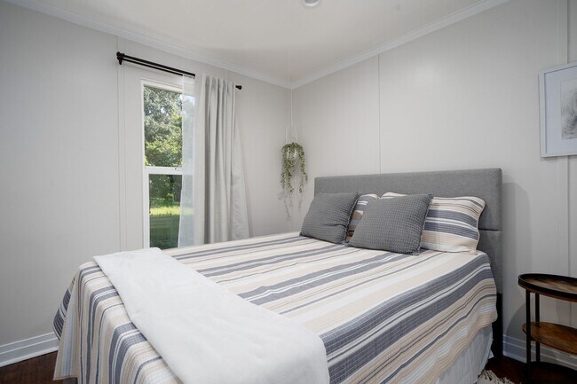 Building Photo - 272 W Carmel Valley Rd