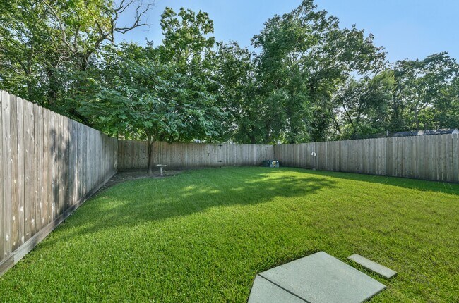 Building Photo - 1118 Chelsea Ln