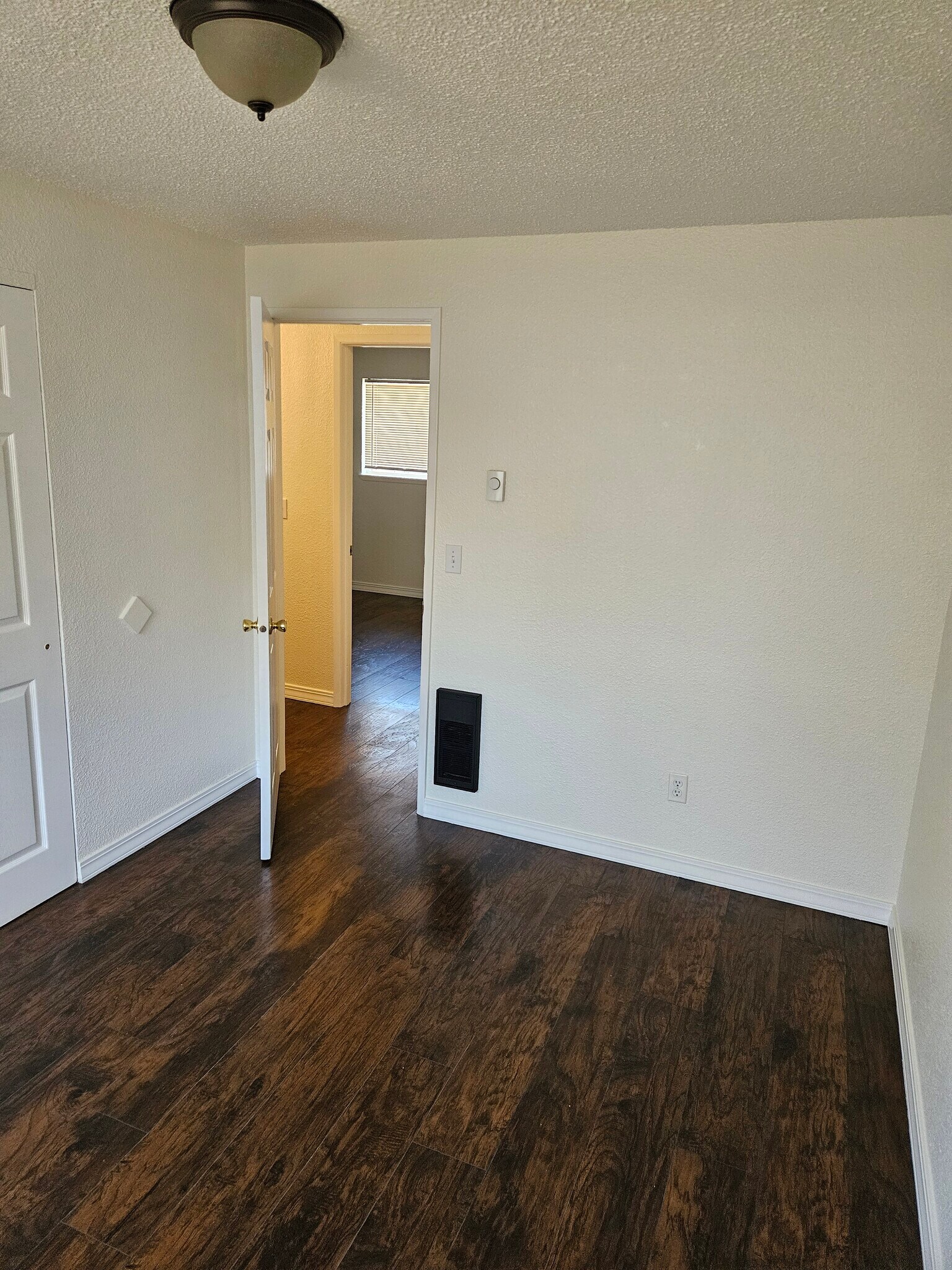 bedroom - 3204 W St
