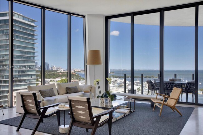 Building Photo - 2811 S Bayshore Dr