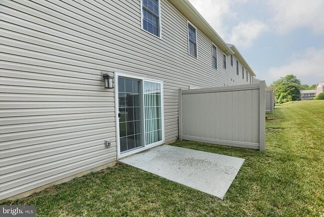 Building Photo - 22 Spring View