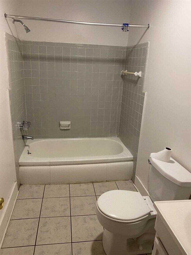 Building Photo - 139 Rombout Ave