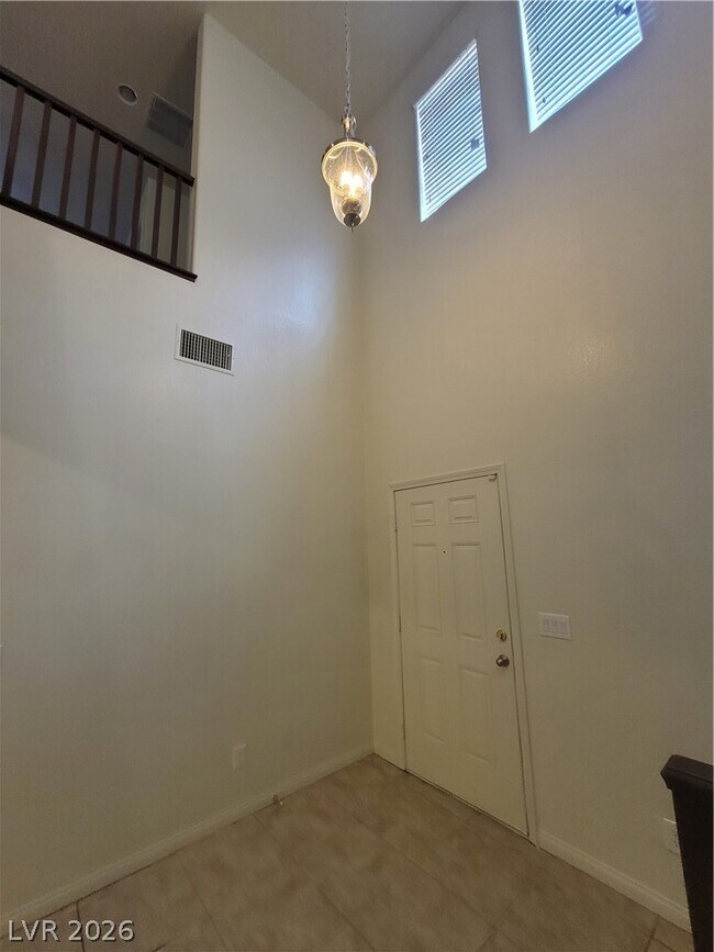 Building Photo - 2409 W Gilmore Ave