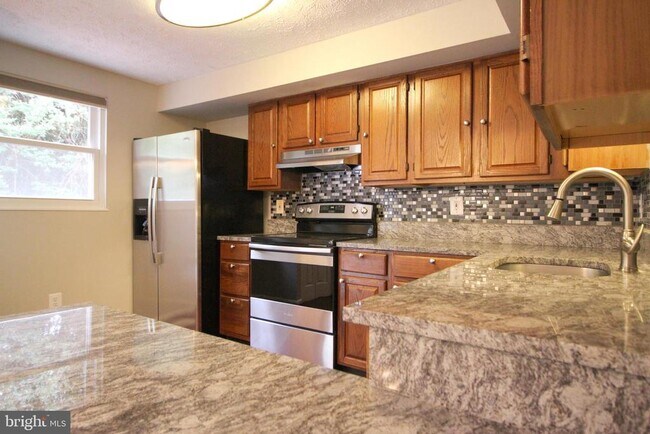 Building Photo - 14126 Red River Dr