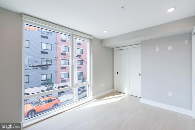 Building Photo - 6604 Ridge Ave