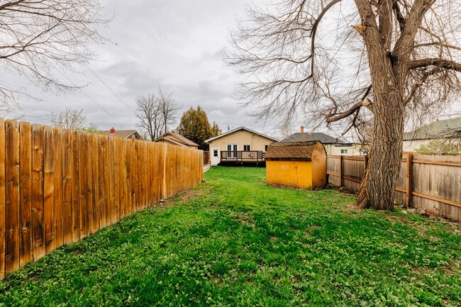 Building Photo - 628 Gladstone St