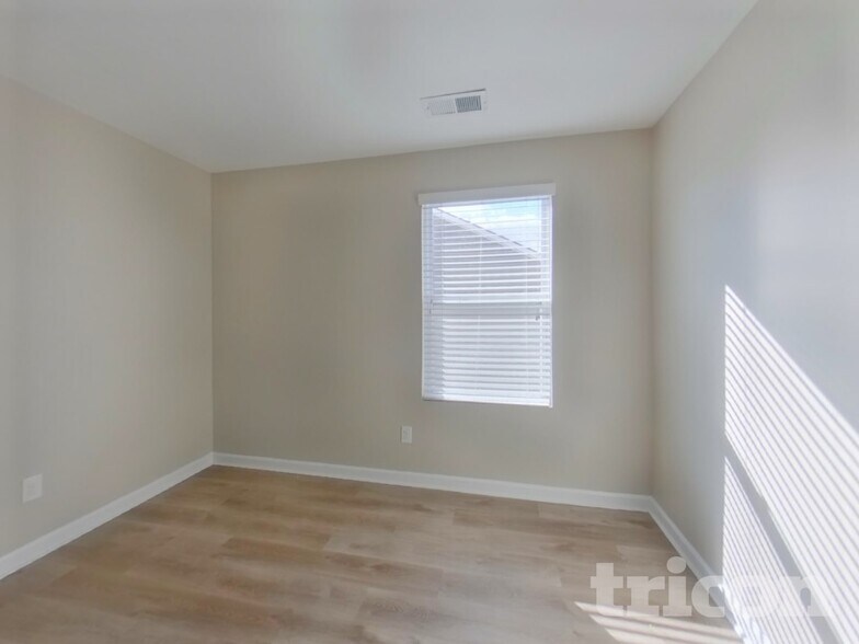 Building Photo - 753 Prominence Rd