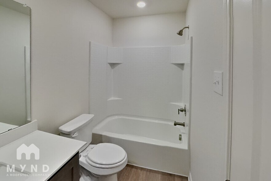 Building Photo - 526 A D Crain St