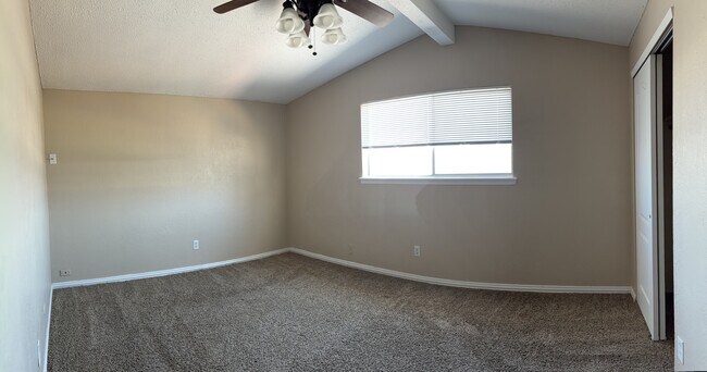 Building Photo - 5527 Carousel Dr