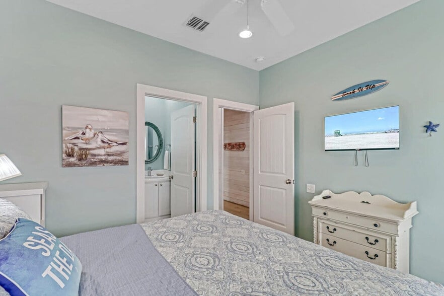 Building Photo - 2727 Eleventh Street-SI ID1023271P