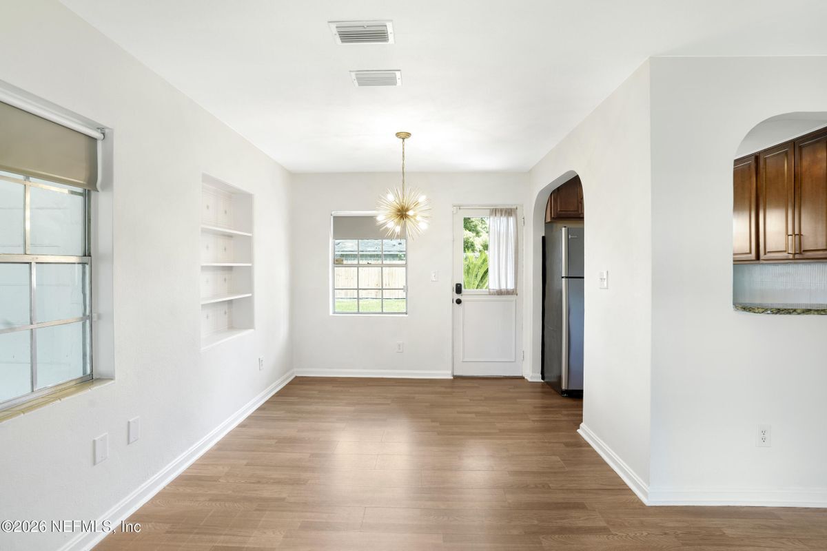 Building Photo - 5236 River Forest Dr