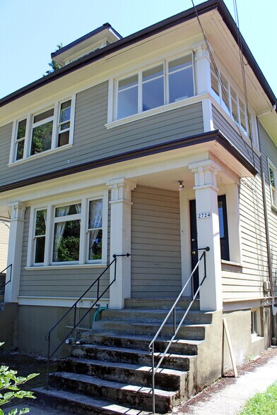 Primary Photo - 2726-2726 NE Everett St