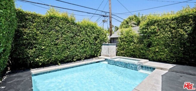 Building Photo - 1149 N Poinsettia Pl