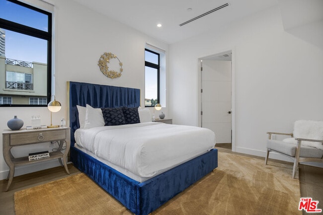 Building Photo - 10563 Ashton Ave