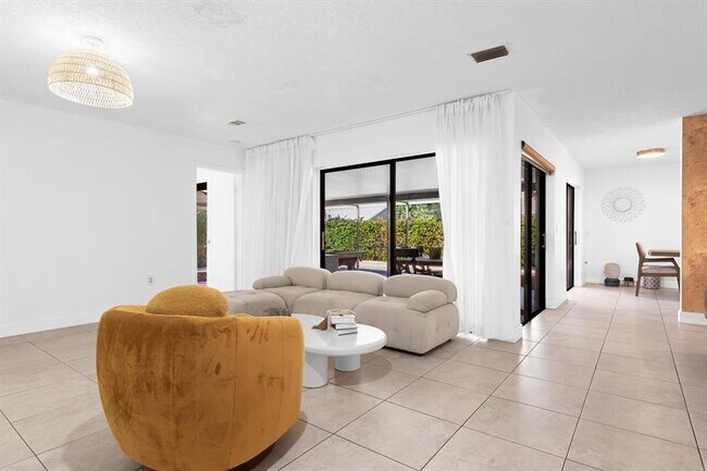 Building Photo - 563 SW 169th Ave