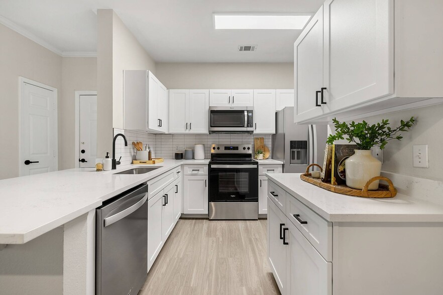 Primary Photo - Bell Parker