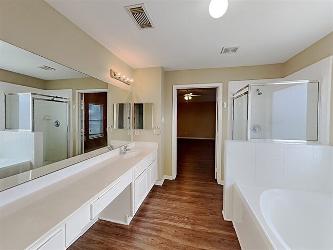 Building Photo - 411 Cedar Point Dr