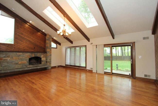 Building Photo - 10208 Sorrel Ave