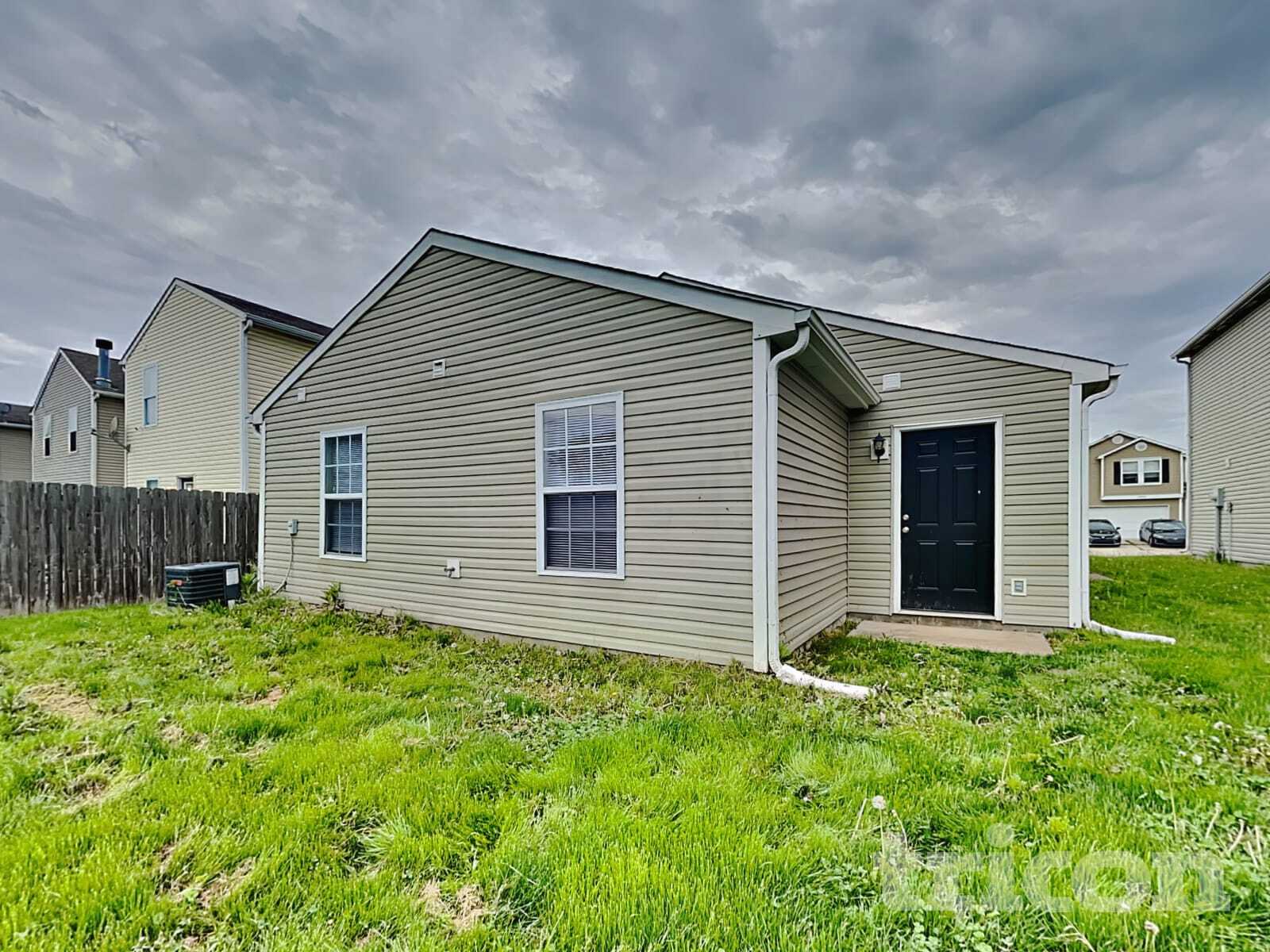 Building Photo - 10893 Glenayr Dr