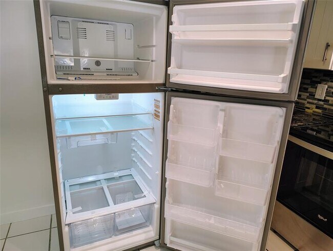 Building Photo - 5590 NW 61st St