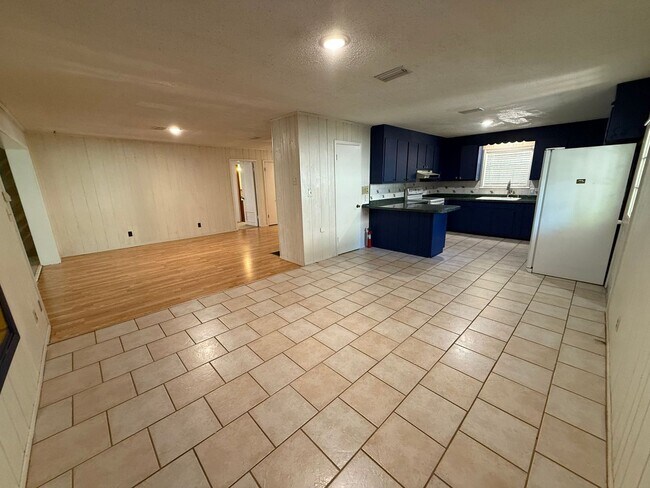 Building Photo - Milton / Pace - 3 bedroom, 2 bathroom