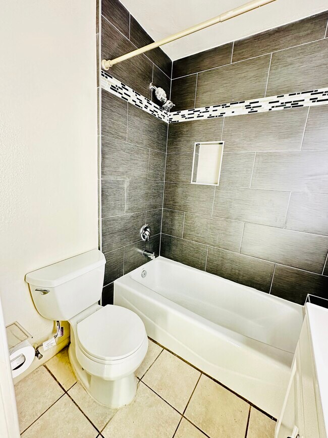 Building Photo - 617 S Shelton St