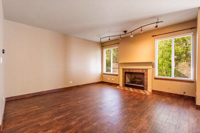 Building Photo - 2284 Woodside Dr