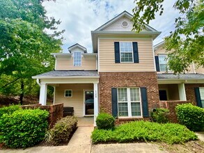Building Photo - $500 OFF first month's rent!!