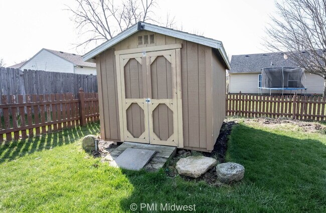 Building Photo - "Charming 3-Bed, 2-Bath Home on Scatter Woods Lane – 1,410 Sq Ft of Comfort Awaits in Indianapolis!"