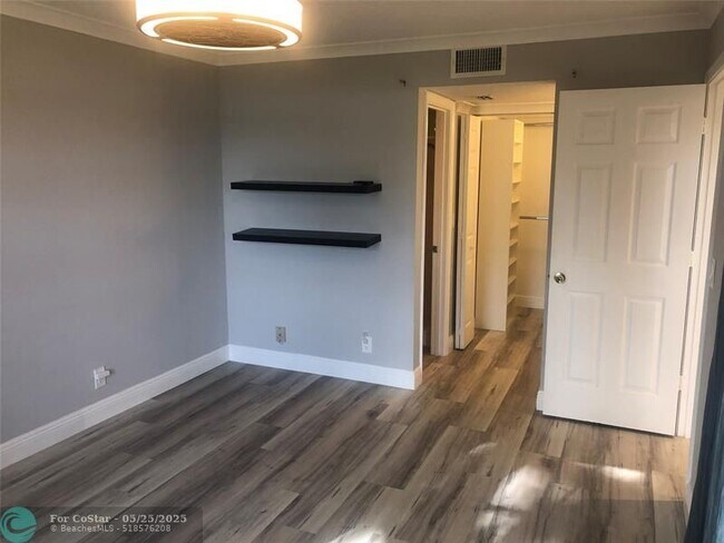 Building Photo - 2950 Olivewood Terrace