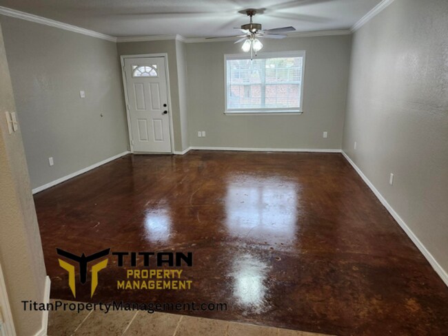 Building Photo - 2 bed/2 bath Apartment