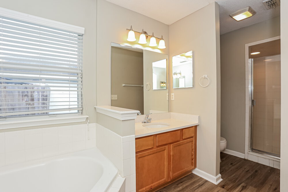 Building Photo - 10946 Lauren Oak Ln S
