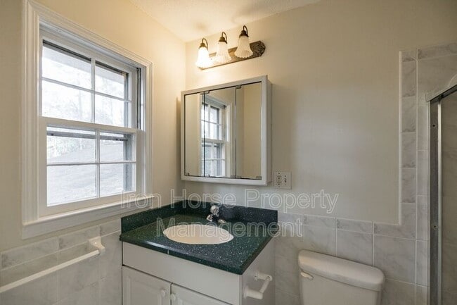 Building Photo - 265 Ponderosa Dr