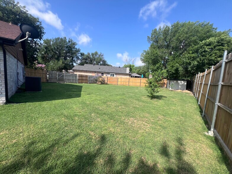 Building Photo - 100 Bugle Ct