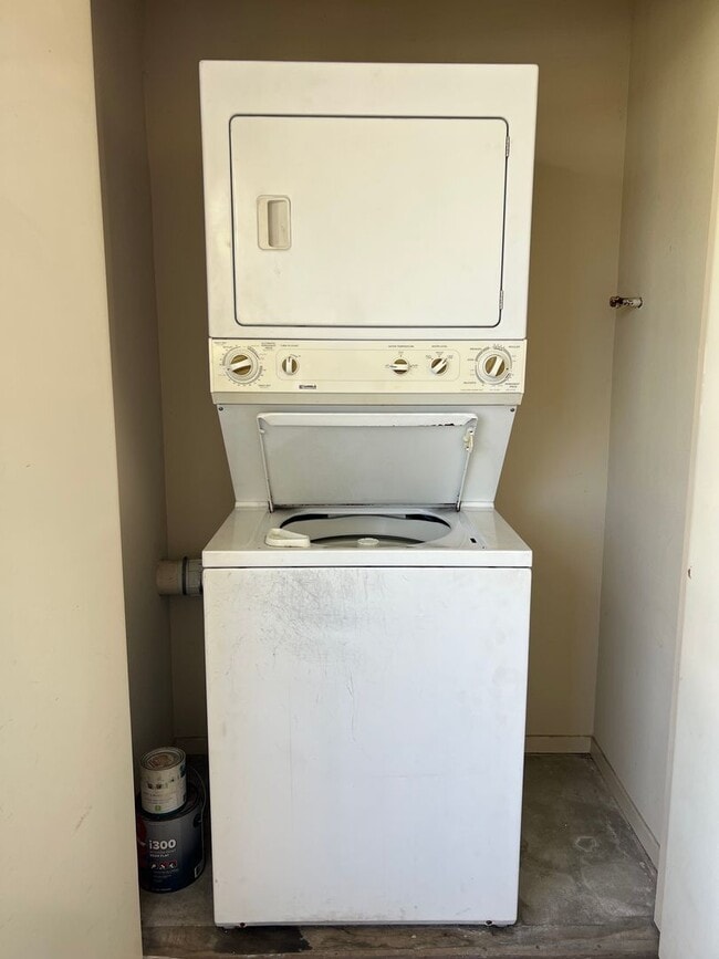 Building Photo - 1-bedroom condo - great location in Mira Mesa!